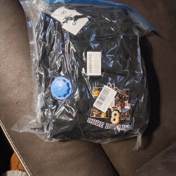 3 New Kobe Bryant Sweatshirts/Hoodies - Picture 3 of 4